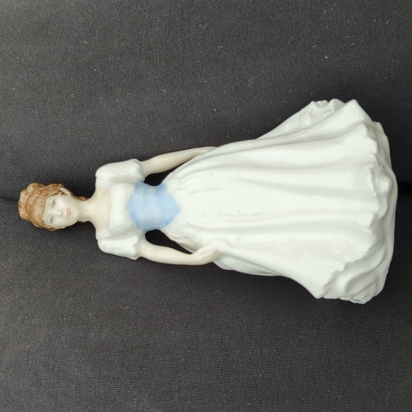 Royal Dalton figurine. "Melody" - Picture 1 of 4